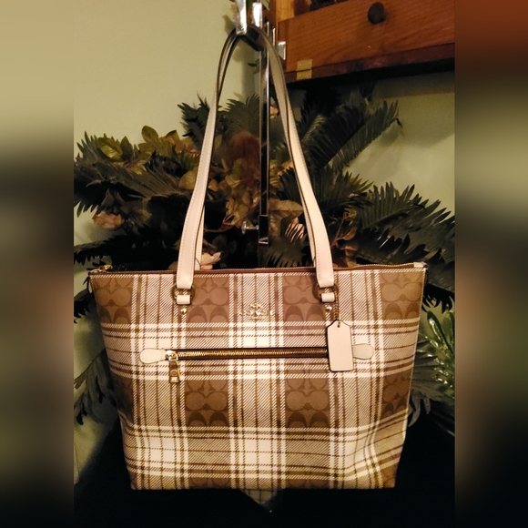 COACH GALLERY TOTE IN SIGNATURE CANVAS WITH HUNTING FISHING PLAID PRINT - Picture 7 of 8